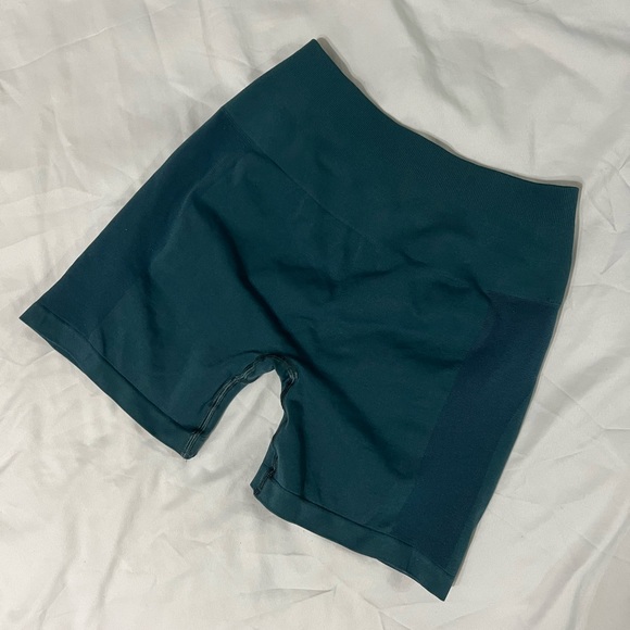 Alphalete Amplify Shorts - Picture 2 of 3